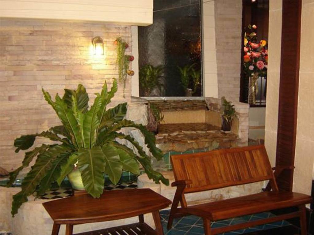 Rambuttri House Hotel Bangkok Exterior photo