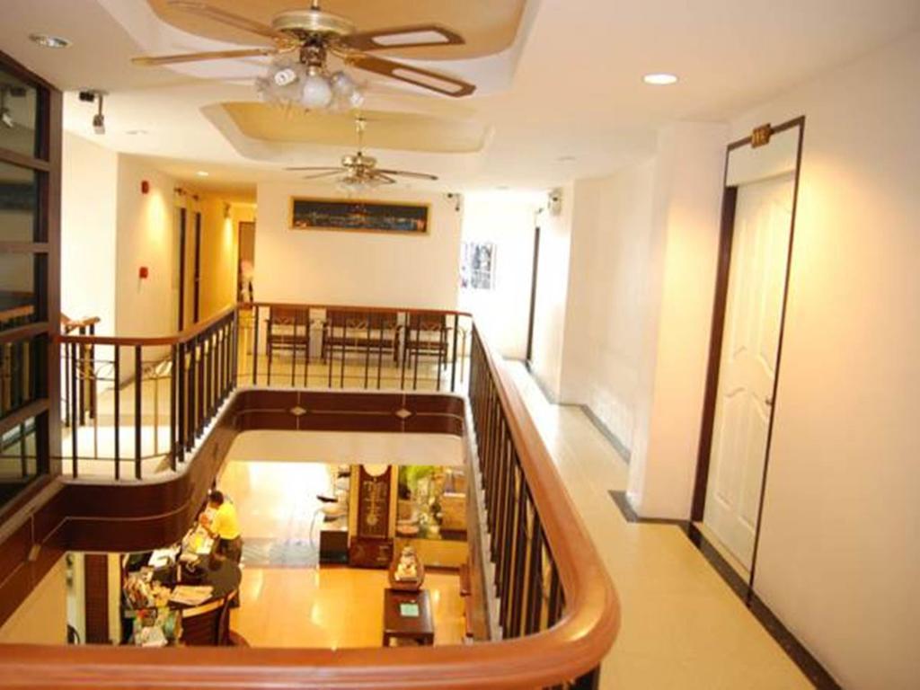 Rambuttri House Hotel Bangkok Exterior photo